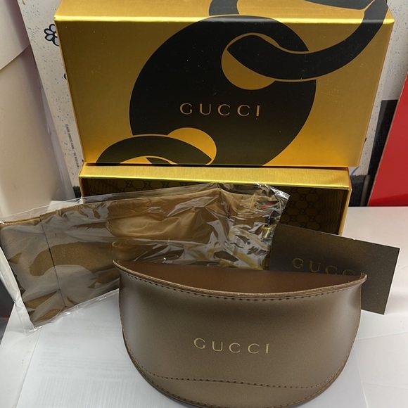 Brand new a Gucci Large Sunglass case - Picture 3 of 7